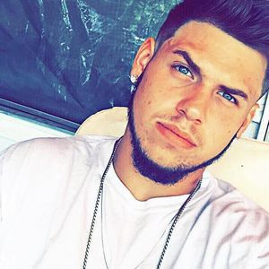 Meet your Posher, Elias